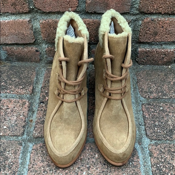 Ugg boots size 8 - Picture 3 of 16